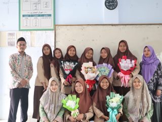 Buket Bunga Kreatif Karya Siswi MA I’anatut Thalibin