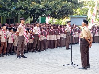 Melalui Upacara Hari Pramuka, Madrasah I'anatut Thalibin Serukan Pramuka Berjiwa Pancasila Menjaga NKRI