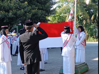 Madrasah I'anatut Thalibin Gelar Upacara HUT RI ke-79 dengan Tema Nusantara Baru, Indonesia Maju