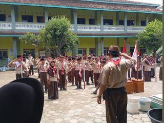 Pelantikan Pramuka MI I’anatut Thalibin 2025: Tanamkan Semangat Siaga yang Disiplin dan Ceria