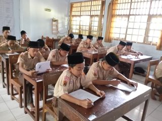 MTs. I’anatut Tholibin Pati Gelar Sumatif Tengah Semester Tahun Ajaran 2025/2026