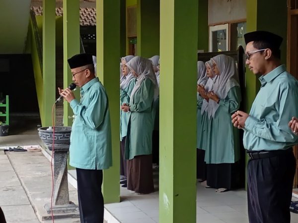 Apel Bersama Tandai Hari Pertama Masuk Sekolah di Perguruan Islam I'anatut Thalibin